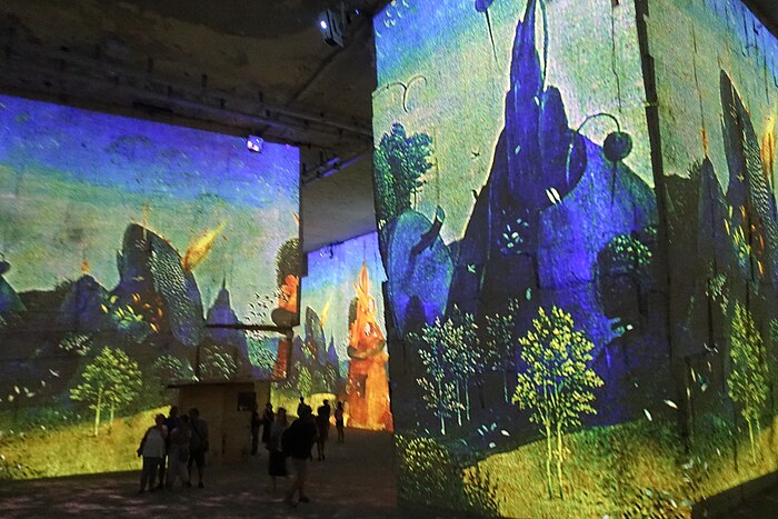 Un spectacle aux Carrières de Lumières