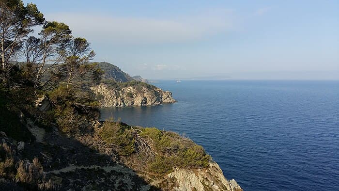 Naviguer vers les îles de Porquerolles au départ de Marseille