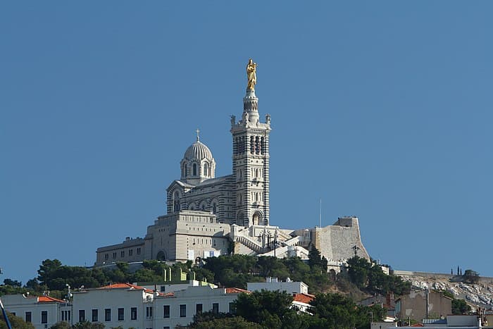 Découvrir la baie de Marseille lors d’une croisière romantique