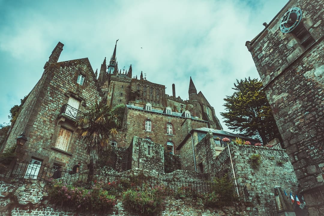 Mythes et légendes du Mont Saint-Michel : mystères et histoires fantastiques