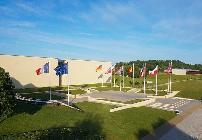 Plonger dans l_histoire au Mémorial de Caen : un voyage inoubliable