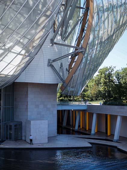 l\_extérieur de la fondation Louis Vuitton