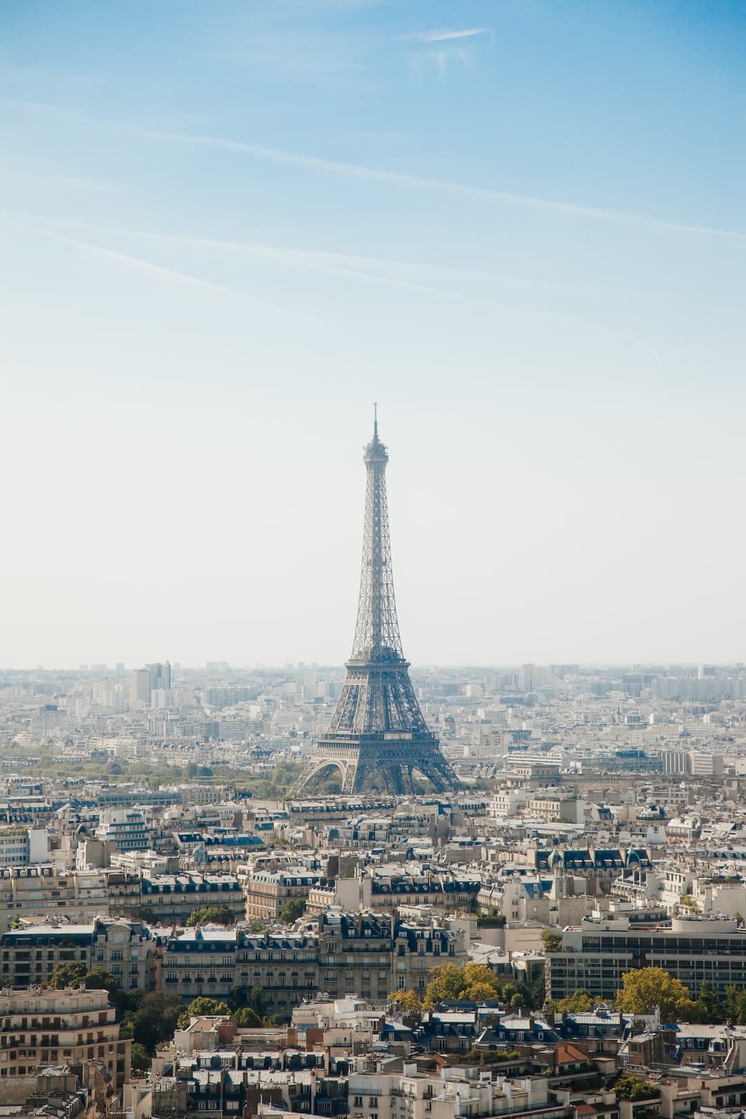 Vue éloignée de la Tour Eiffel